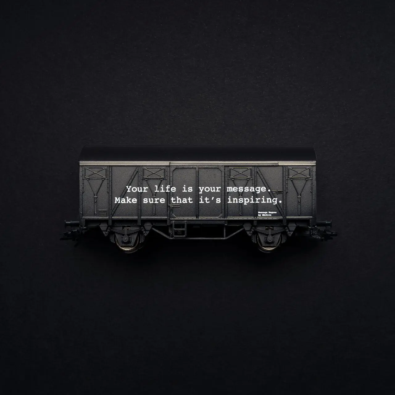 Bild eines Märklin Message Wagons, erhältlich in einem Webshop, der auf dem E-Commerce System Shopify basiert